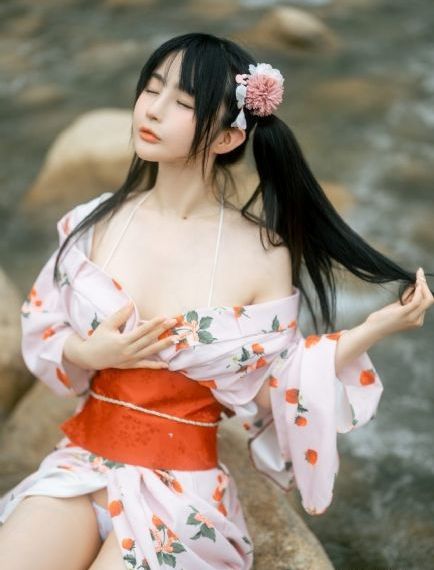 小人被女巨人穿在鞋子里游戲_藍光HD在線觀看