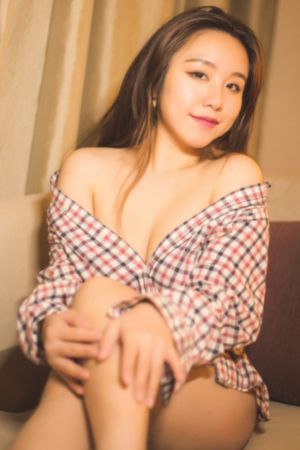 老頭猛吸女大學(xué)奶頭A片_BD國語最新電影在線觀看
