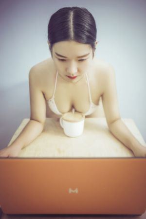 久久人妻少婦嫩草AV無碼緋色_BD韓語免費(fèi)在線觀看