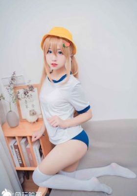 一邊親一邊摸進(jìn)內(nèi)褲里面是真的_HD高清視頻播放