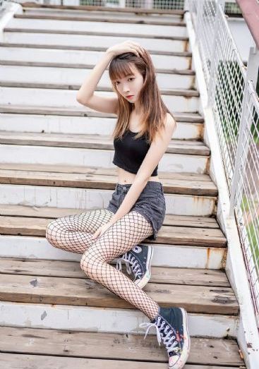脫了內褲一邊親一邊摸_藍光免費播放