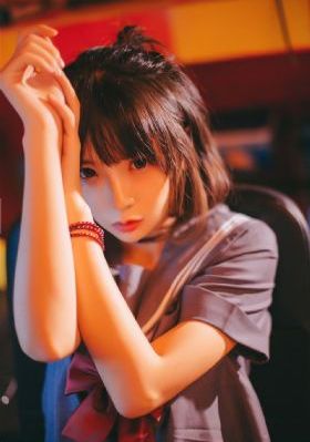 廚房玩弄兩個美婦_720高清迅雷在線觀看