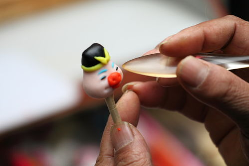 巧手塑形，憨態(tài)可掬——記面人豬八戒的制作